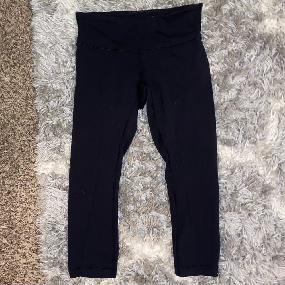 Black Lululemon cropped leggings